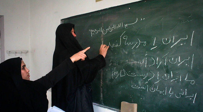 توسعه سوادآموزی تا سن ۶۰ سال در دستور کار قرار گرفت 