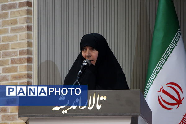 نشست بررسی کتاب همسفر آتش و برف یزد