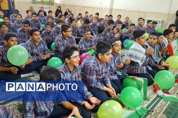 آرزوی فرج و سلامتی صاحب الزمان (عج) با دست‌های کوچک دانش‌آموزان شیرازی