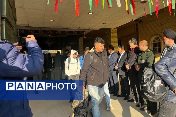 آغاز سفر معنوی دانش‌آموزان پسر ملارد به مناطق عملیاتی جنوب کشور