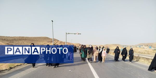 پیاده روی زائران وعاشقان امام علی بن موسی الرضا"ع"از مسیرباغچه تاتپه سلام
