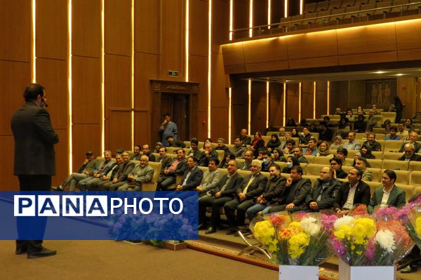 برگزاری آیین تجلیل از دانش‌آموزان برتر دبیرستان شهید هاشمی نژاد یک