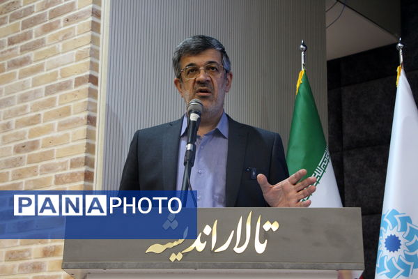 نشست بررسی کتاب همسفر آتش و برف یزد