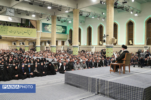 دیدار جمعی از معلمان با رهبر معظم انقلاب