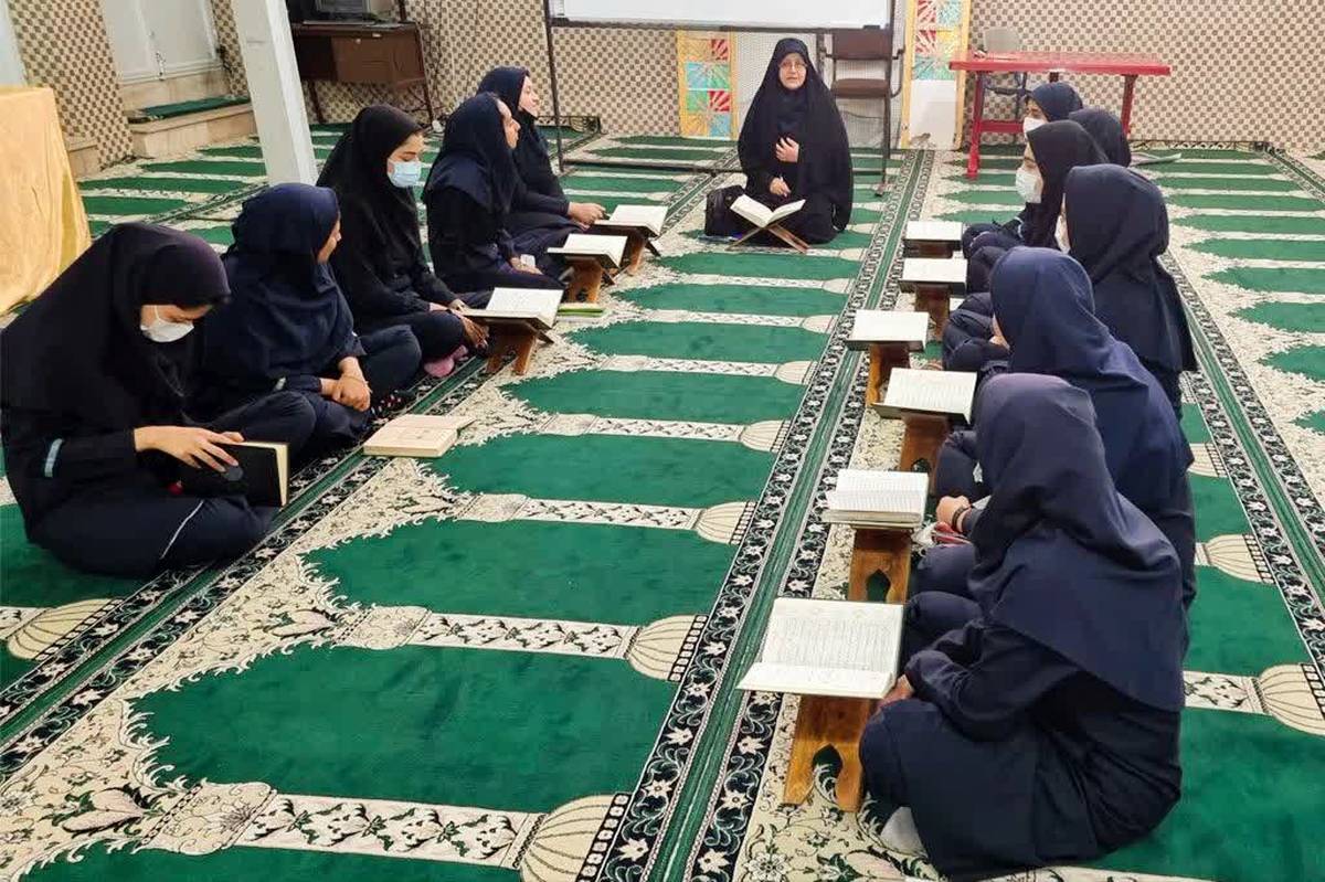مدارس، قرآن‌آموزان را به سوی حفظ قرآن سوق می‌دهند