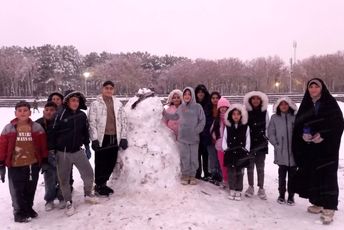 شادی دانش‌آموزان فلاورجان از بارش برف 
