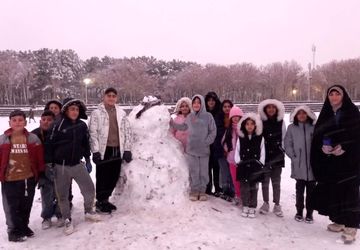 شادی دانش‌آموزان فلاورجان از بارش برف 