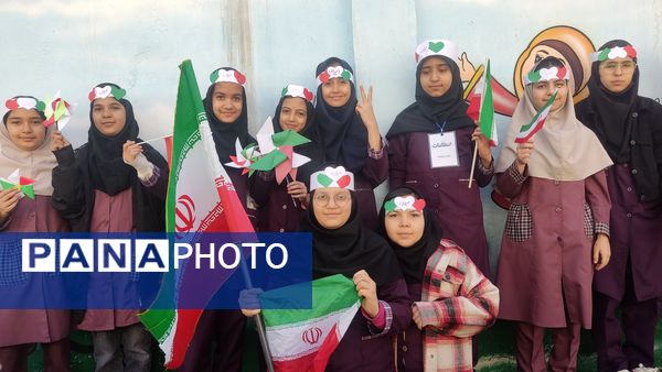 نکوداشت ایام الله دهه مبارک فجر در مدارس آزادواری یک و شهید رجایی یک منطقه پردیس 