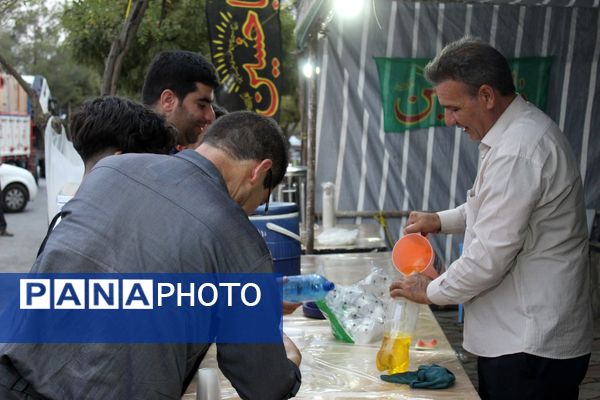 حضور پرانرژی نوجوانان در موکب دانش‌آموزی ملکان