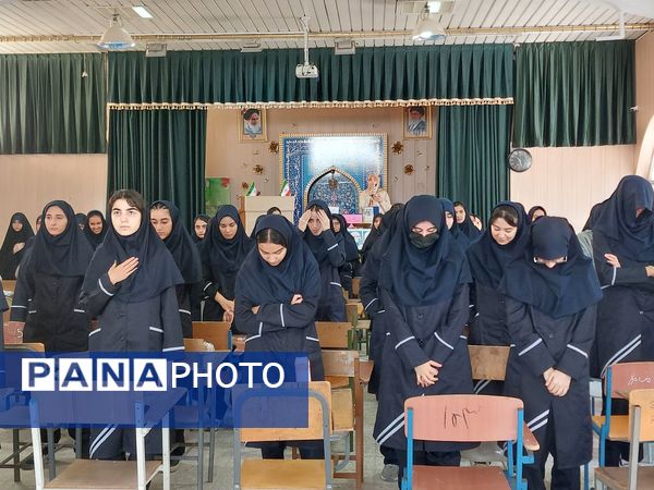 جشن ولادت امام حسن عسکری(ع) در دبیرستان شاهد شهید کلانتری ناحیه 1 کرج 