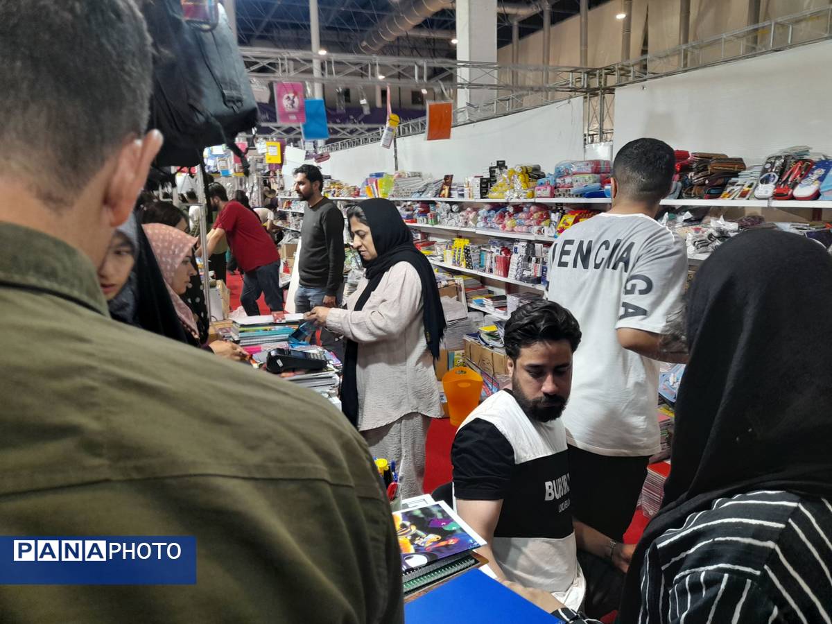 نمایشگاه بین‌المللی لوازم‌التحریر مشهد با استقبال دانش‌آموزان