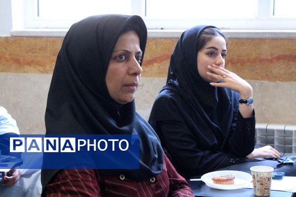  کارگاه دانش‌افزایی زبان انگیلیسی در دبیرستان‌ولایت بهارستان‌دو