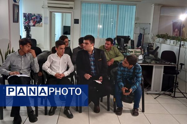 حضور دانش‌آموز خبرنگاران پانا شهرستان‌های تهران در مناظره و نشست انتخاباتی ر‌أی‌اولی‌ها