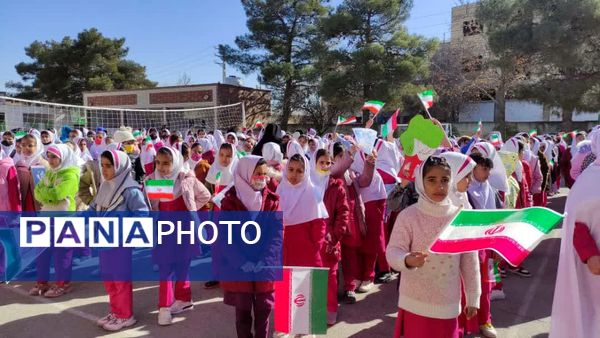 برگزاری مراسم زنگ انقلاب همزمان با سراسر کشور در مدارس ناحیه 2 شیراز 