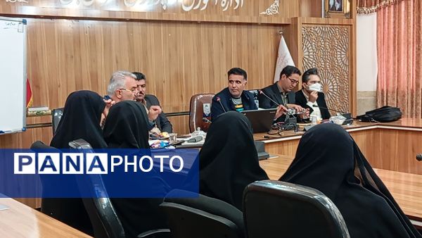 جلسه بررسی عملکرد و کیفیت آموزشی مدارس شهرستان بن با حضور مسئولان استانی