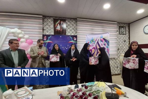تقدیر از بانوان شاغل در اداره آموزش و پرورش کهریزک 