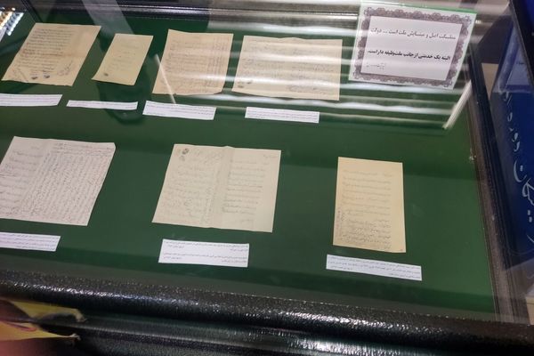 هفته کتاب خوانی در آرامگاه شهید مدرس