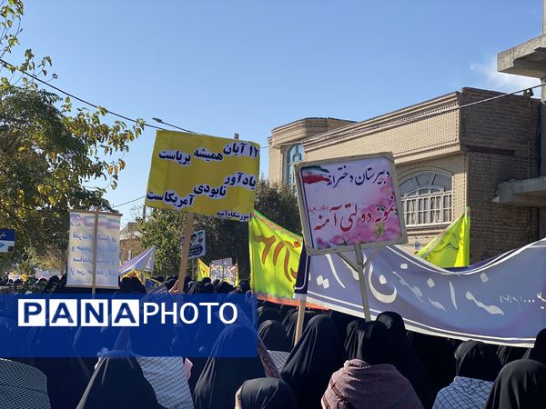 راهپیمایی عظیم ۱۳ آبان ماه، با حضور پرشور دانش‌آموزان ولایتمدار و مردم غیور و همیشه در صحنه مه‌ولات