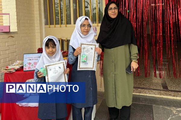 شکوفه های لبخند در آموزشگاه شاهد فرهنگ پیشوا؛ جشن روز دختر با رنگ شادی و هدیه