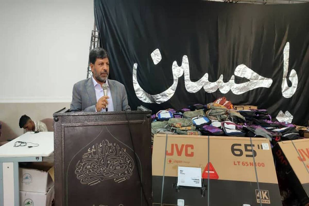 توزیع ۶۰۰ بسته لوازمالتحریر بین دانشآموزان حاشیه شهر
