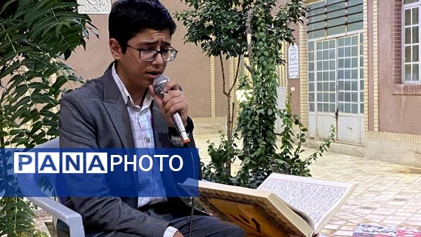 محفل شعر در سازمان دانش‌آموزی یزد 