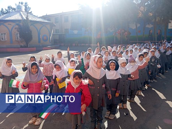 گرامیداشت حماسه ۹ دی ماه در دبستان دخترانه نرجس یک 