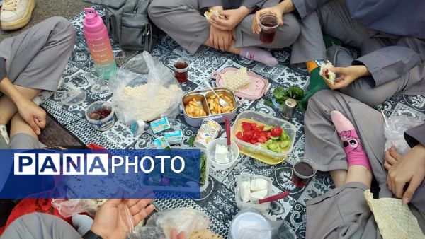 صبحانه سالم دانش‌آموزی در صبح اردیبهشتی
