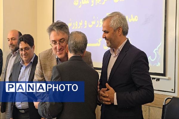 فصل تازه خدمت‌رسانی؛ مهدی ذبیحی بر سکوی مدیریت آموزش و پرورش گناباد