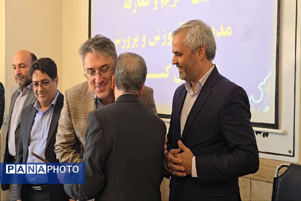 فصل تازه خدمت‌رسانی؛ مهدی ذبیحی بر سکوی مدیریت آموزش و پرورش گناباد