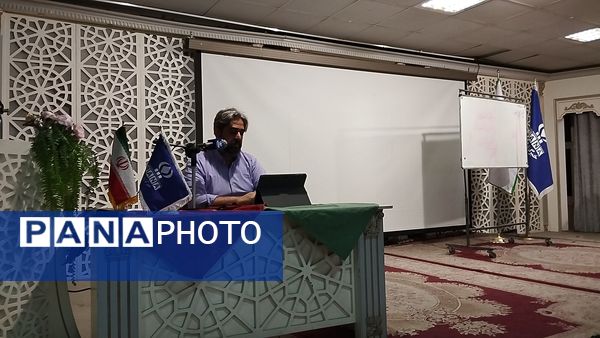 کارگاه خبرنگاری موبایلی با  مدیر عامل خبرگزاری پانا در مشهد 