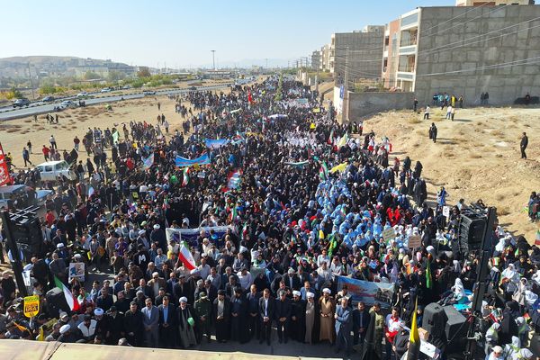 گزارش تصویری از راهپیمایی سیزده آبان در پردیس