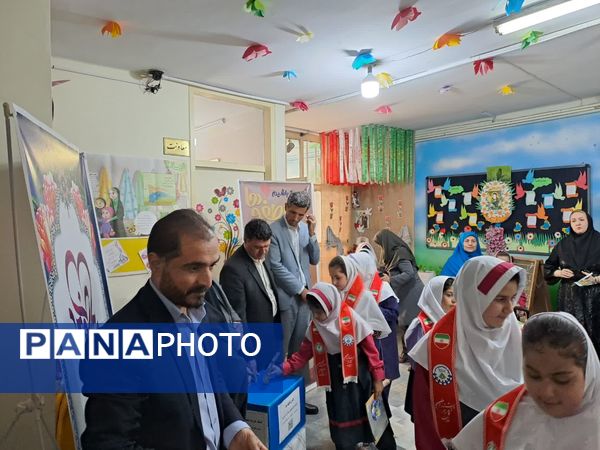 آیین جشن عاطفه ها در مدارس منطقه ۱۰