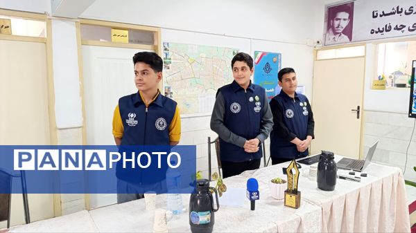 تجلیل از دانش آموز خبرنگاران پسر فعال در مانور خبرگزاری پانا در سازمان دانش آموزی استان خراسان رضوی