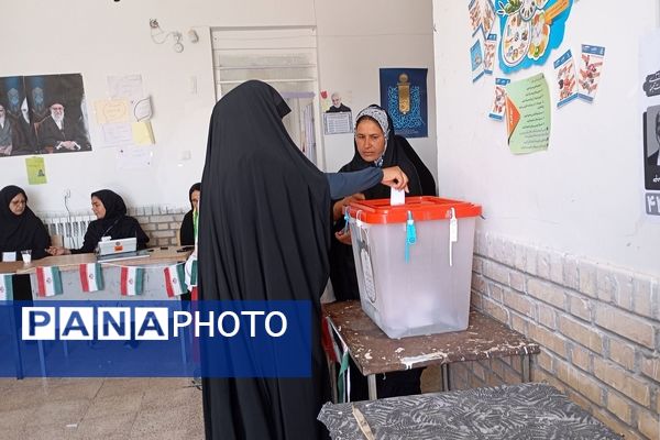 حضور پرشور مردم روستای نقاب در انتخابات ریاست جمهوری