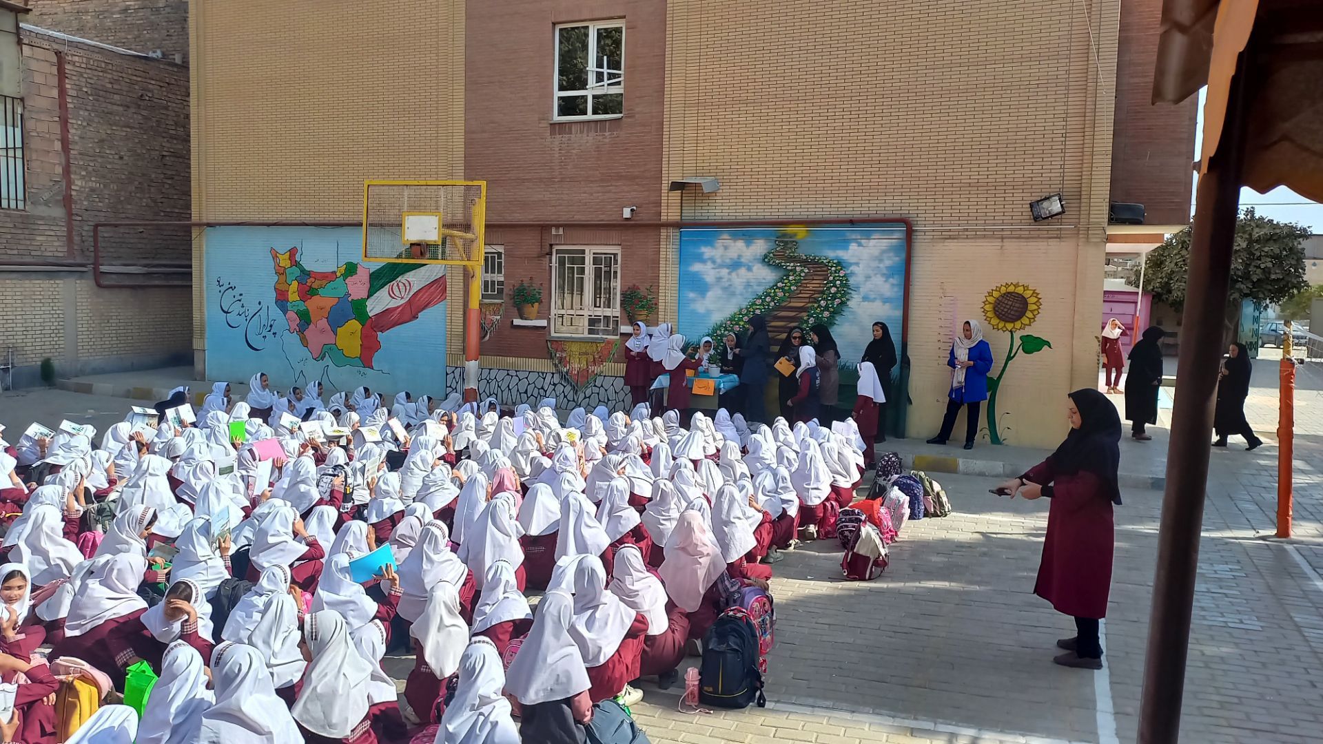 ولادت حضرت زینب (س) در دبستان شطیطه2