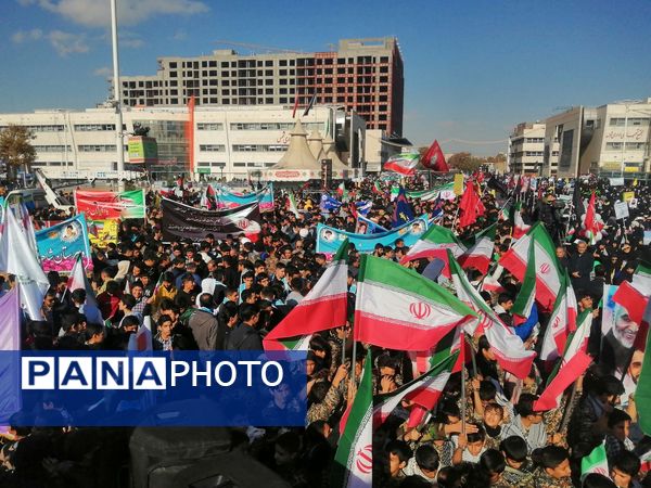 حضور پررنگ جوانان دهه هشتادی