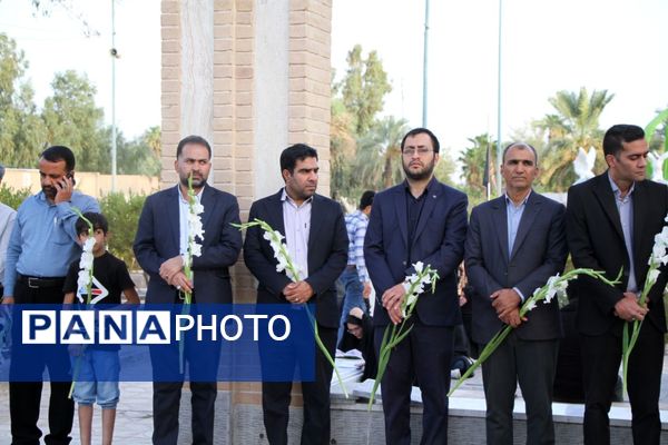 آیین غبارروبی گلزار شهدای بهشت زهرا شهرستان بم به‌مناسبت هفته دولت