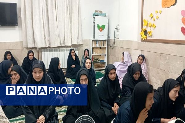 جلسه هفتگی توسل به آقا امام زمان (عج) در خوابگاه دخترانه شهید مجید دهنوی 