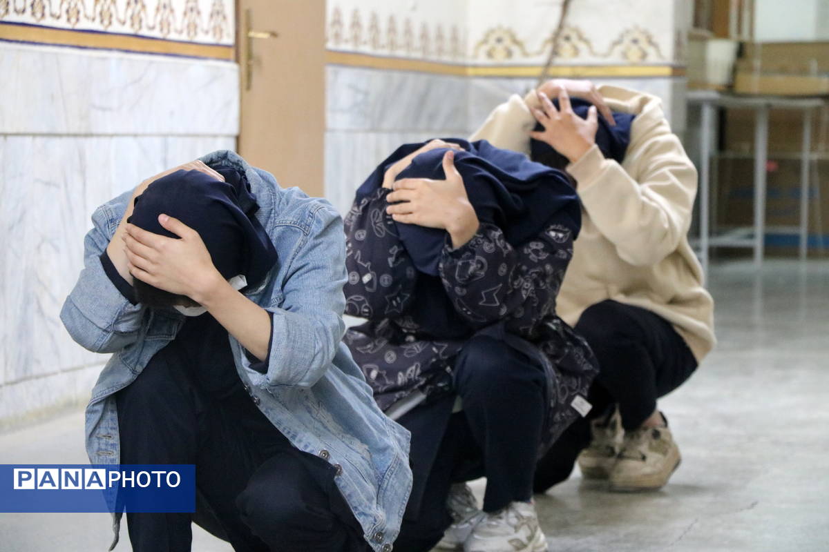 مانور زلزله در هنرستان عباس صیرفی