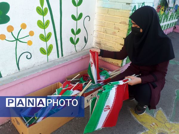 نواختن زنگ انقلاب در دبستان شاهد کوثر ناحیه پنج 