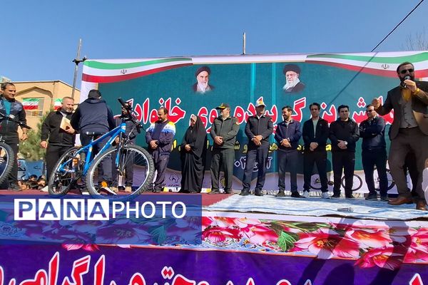  همایش بزرگ پیاده روی خانوادگی در نسیم‌شهر 