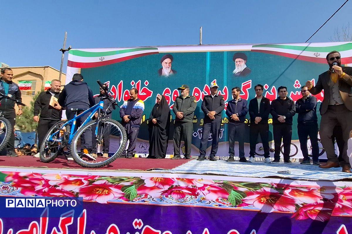  همایش بزرگ پیاده روی خانوادگی در نسیم‌شهر 