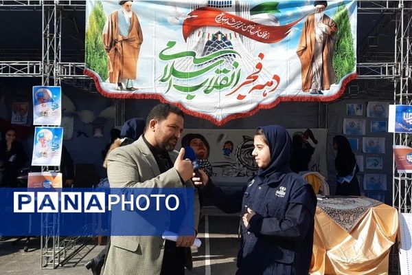 اولین نمایشگاه ماها در دبیرستان فرزانگان ۲ دوره دوم ناحیه ۷ مشهد