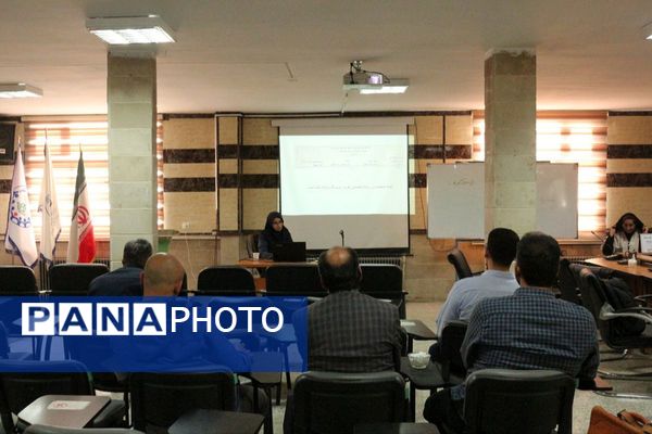کارگاه طراحی سؤالات استاندارد ریاضی در فیروزکوه 