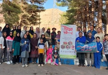 پیاده روی فرهنگیان آباده در کوه خواجه در راستای پویش  شهرپویا