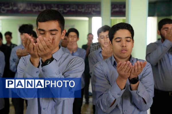 دیدار صمیمی امام جمعه فردیس با معلمان و دانش‌آموزان دبیرستان کاشانی‌پور