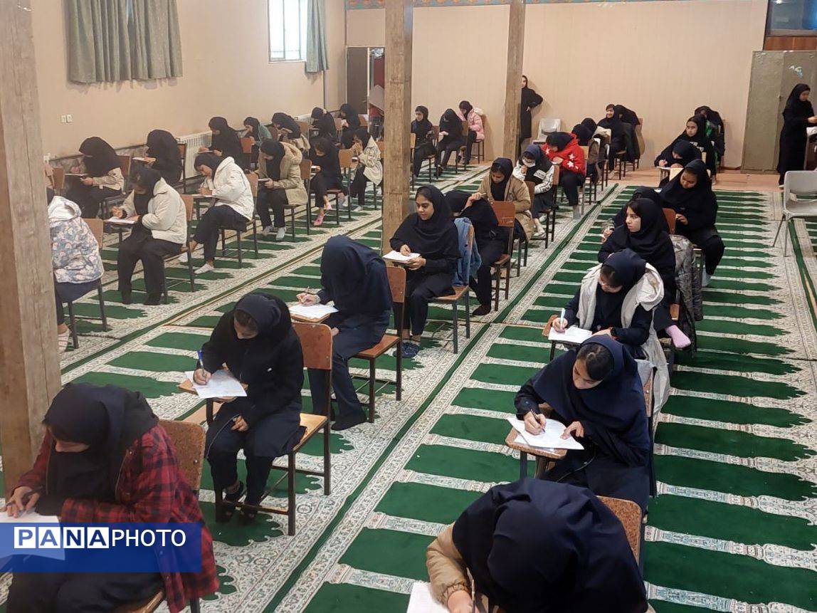 امتحانات ترم اول در دبیرستان دخترانه انیس خوش قدم 