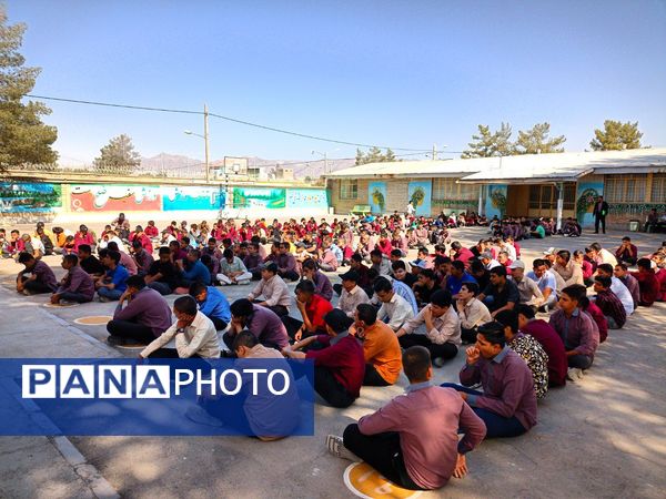 روایتی از دفاع مقدس در دل دبیرستان میثاق کاشمر
