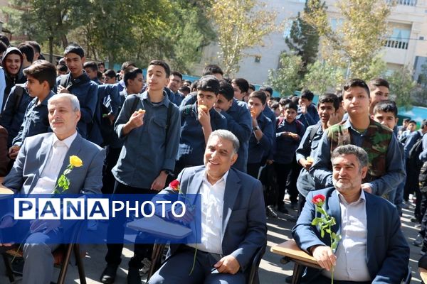 آیین بازگشایی مدارس و نواختن زنگ مهر ایثار و شهادت در ناحیه ۶ مشهد 