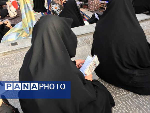 برپایی مراسم دعای عرفه در گلستان شهدای اصفهان